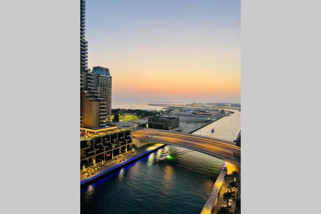 Cayan Tower Luxury Apartment With Sea View Dubai Esterno foto
